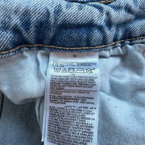 Old Navy OG Jean shorts. Women’s size 16.  Light wash, raw hem. - Picture 3 of 5